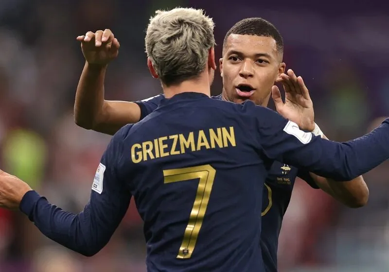 Antoine Griezmann trong bối cảnh các ngôi sao Pháp khác