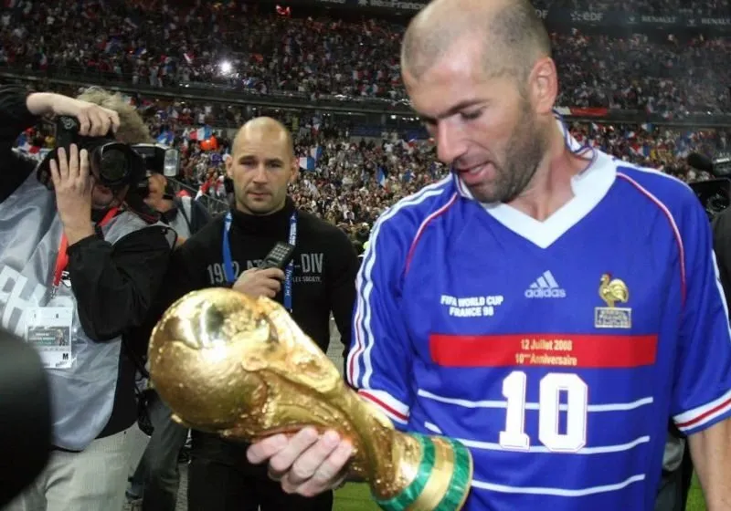 Trận chung kết lịch sử và người hùng Zinedine Zidane